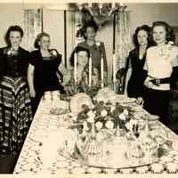 Thomas: Elisabeth De Vol Thomas at Locust Avenue Home, 1944