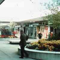          Short Hills Mall: Interior Court of Mall, 1976 picture number 2
   