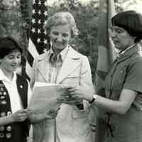 Ogden: Maureen Ogden with Girl Scouts at Brookside Park, 1979