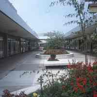          Short Hills Mall: Interior Court of Mall, 1976 picture number 4
   