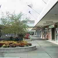          Short Hills Mall: Interior Court of Mall, 1976 picture number 5
   