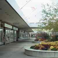          Short Hills Mall: Interior Court of Mall, 1976 picture number 6
   