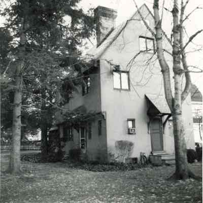 52 Linden Street, Krys-Kryngle Cottage