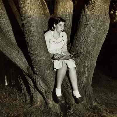 Millburn Art Center 1945 Scrapbook: Sketching in Taylor Park during Village Arts Festival, 1945