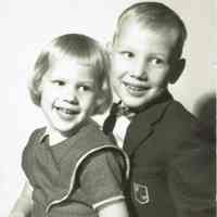          Hartshorn: Betsy & Tommy Hartshorn, December 1959 picture number 1
   