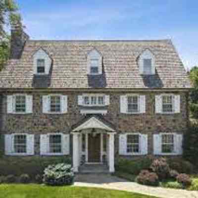 Realtor Photograph