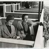 Betty Smith and Mollie Chapman at Pimlico in 1931