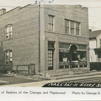 261-271 Essex St, Cat's Paw Shoe Service, c. 1948