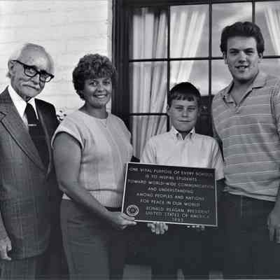 President's World Peace Plaque winners posed at the Boulder Dam Hotel, October 1985