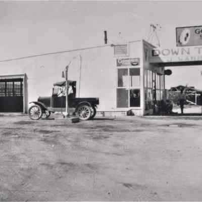 Las Vegas- Woodard's Downtown auto Camp and Garage, 1926