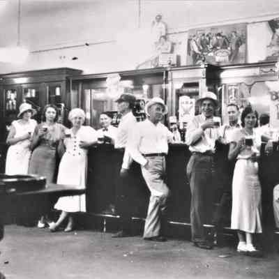 Las Vegas bars and nightclubs: unidentified bar with roulette table