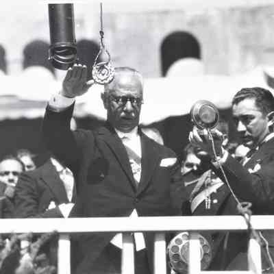 Pascual Ortiz de Rubio being sworn in as President of Mexico by Melchor Ortega, President of the Mexican Congress February 8, 1930