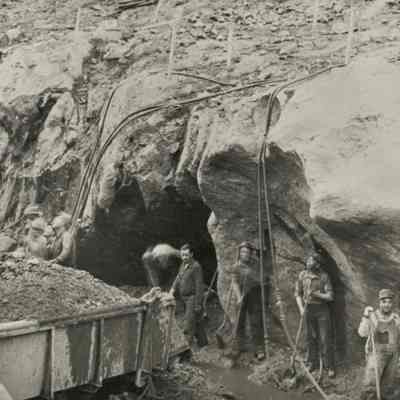Hoover Dam construction: foundation excavation May 1933