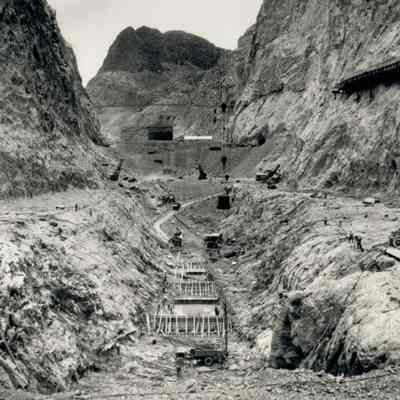 Hoover Dam construction: foundation excavation 1933