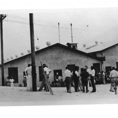 Boulder City-Waiting for breakfast 1932
