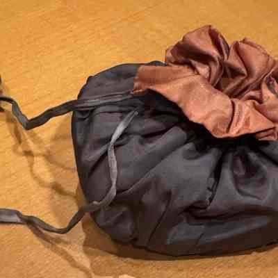 Drawstring pouch sewing kit, exterior