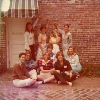 Seniors '68 in front of Senior House