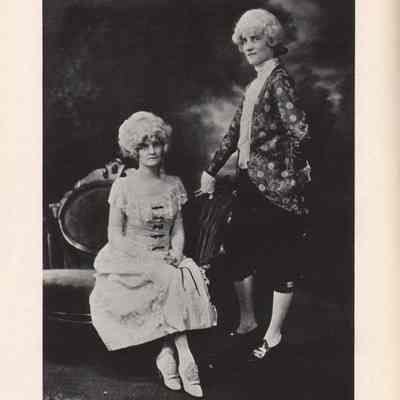 1923 Martha and George Washington