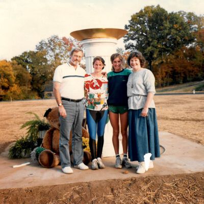 Harpeth Hall students, Katie Groos, Class of 1980 and Margaret Groos, Class of 1977