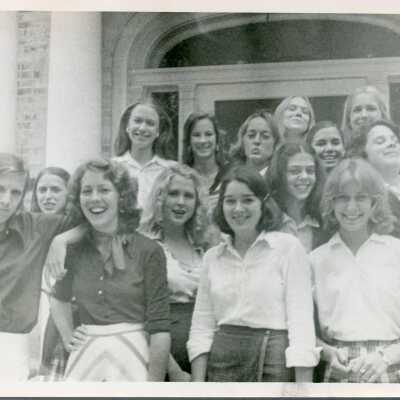 Students pose outside Souby Hall, 1970s