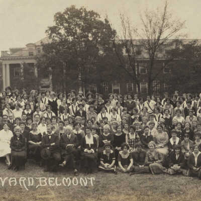 Ward-Belmont students panoramic