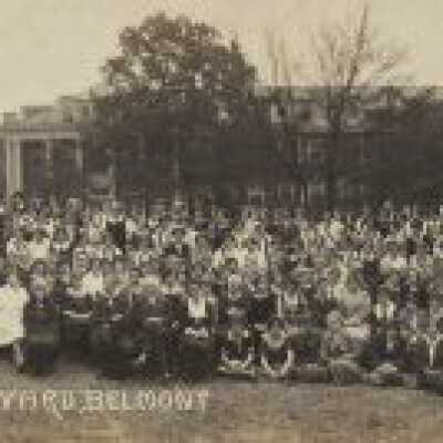 Ward-Belmont students on lawn