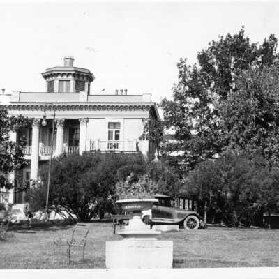Picture of Ward-Belmont campus with old car visible behind planter.