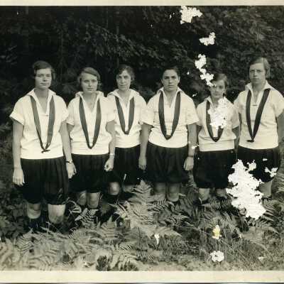 Ward-Belmont students pose in physical education outfit.