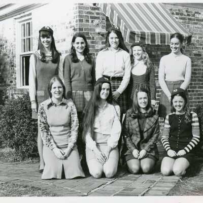9 senior class officers outside the Senior House, wearing 1973 senior class beanies.