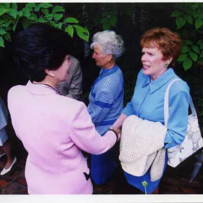 Ann Teaff shaking hands