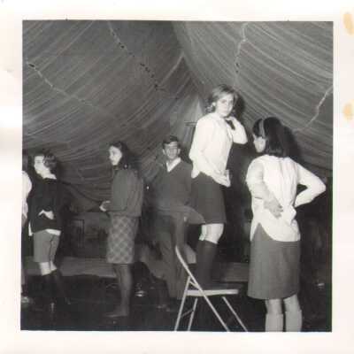 Students hanging fabric