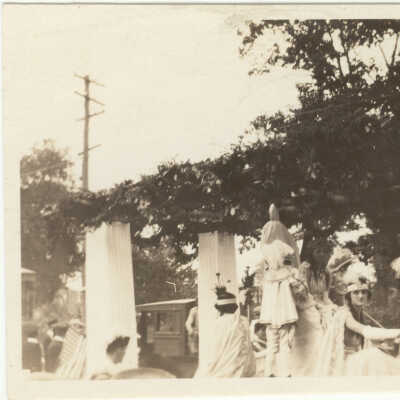 Queen Riverie and Attendants on Her Parade Float