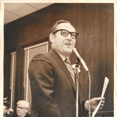 Mayor Kulik Accepts Certificate