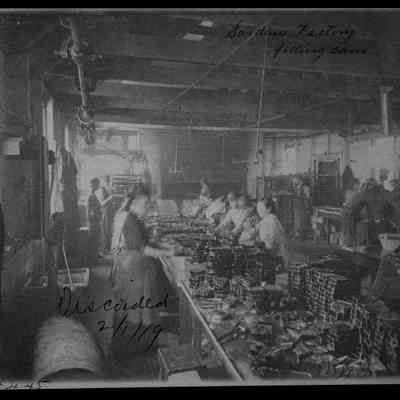 Sardine Factory, Filling Cans