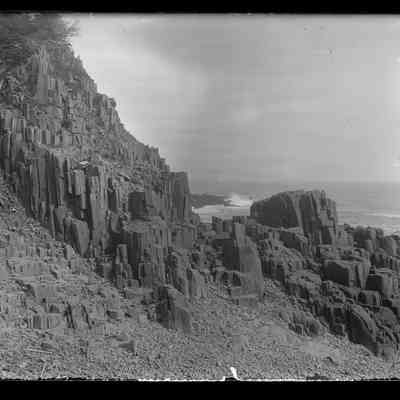 Grand Manan - 40 | Original ID: IV 28, ""Basaltic rocks, So. Head"