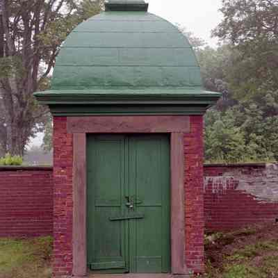 Masonic Tomb. Photograph by Thaddeus Holownia, 2013.