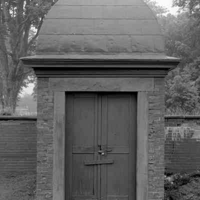 Masonic Tomb. Photograph by Thaddeus Holownia, 2013.