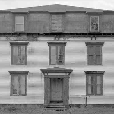 Photograph of 21 Middle Street by Thaddeus Holownia, 2013.