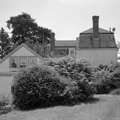 Photograph of Hayden House (in background) by Thaddeus Holownia, 2012.