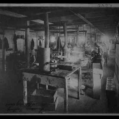 Sardine Factory, Soldering Cans