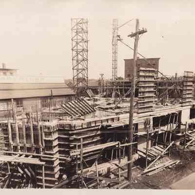 Saco-Lowell Shops, "New Shop" construction