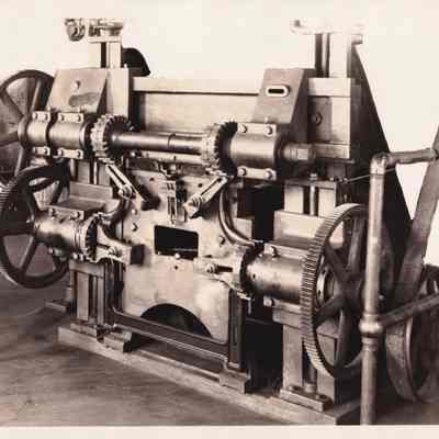 Saco-Lowell Shops, bending machine