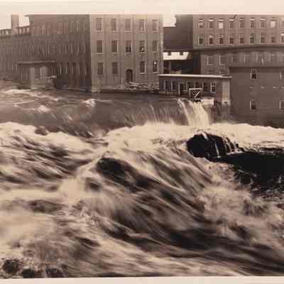 Saco-Lowell Shops, falls on the Saco River