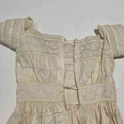 Detail of back of bodice.