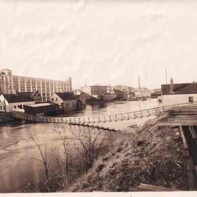 Saco-Lowell Shops, footbridge