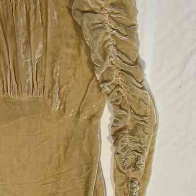 Sleeve detail