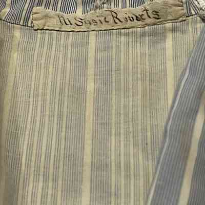 Label on the inside of the collar.