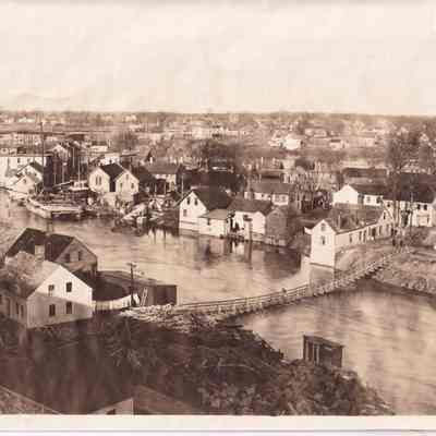 Saco-Lowell Shops, footbridge