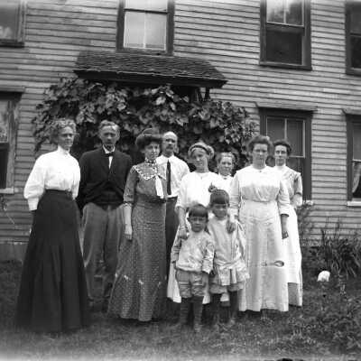 Hobbs family at Watson Mill Road house