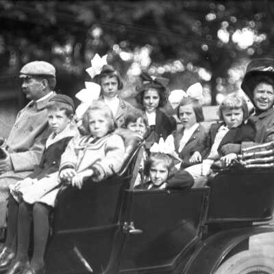 Moodys and others in an automobile